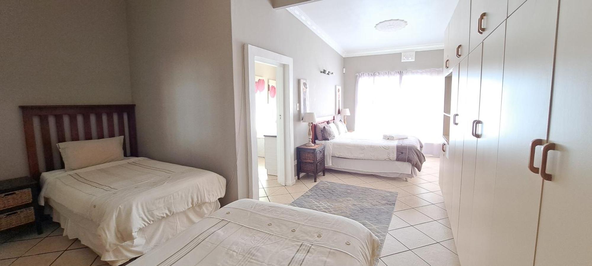 Raston Guest House Lambert's Bay Bagian luar foto